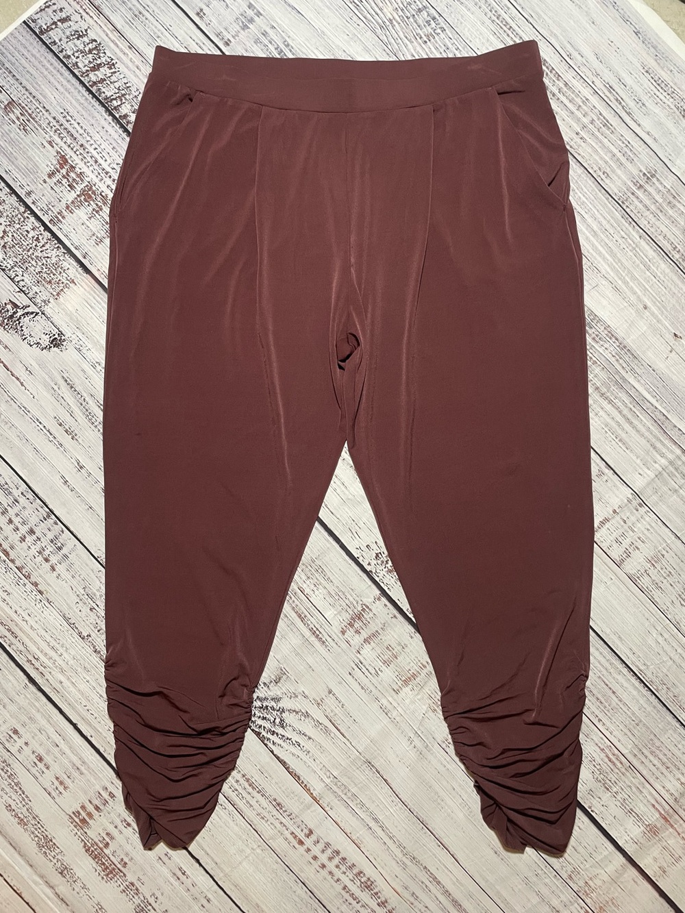 Express High-Rise Pull-On Ruched Ankle Tapered Jogger Pants. Burgundy. Size L